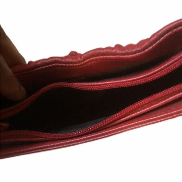 Red Genuine Leather Shoulder Bag With Zippered Compartments & Gold Accents For W - Picture 4 of 7